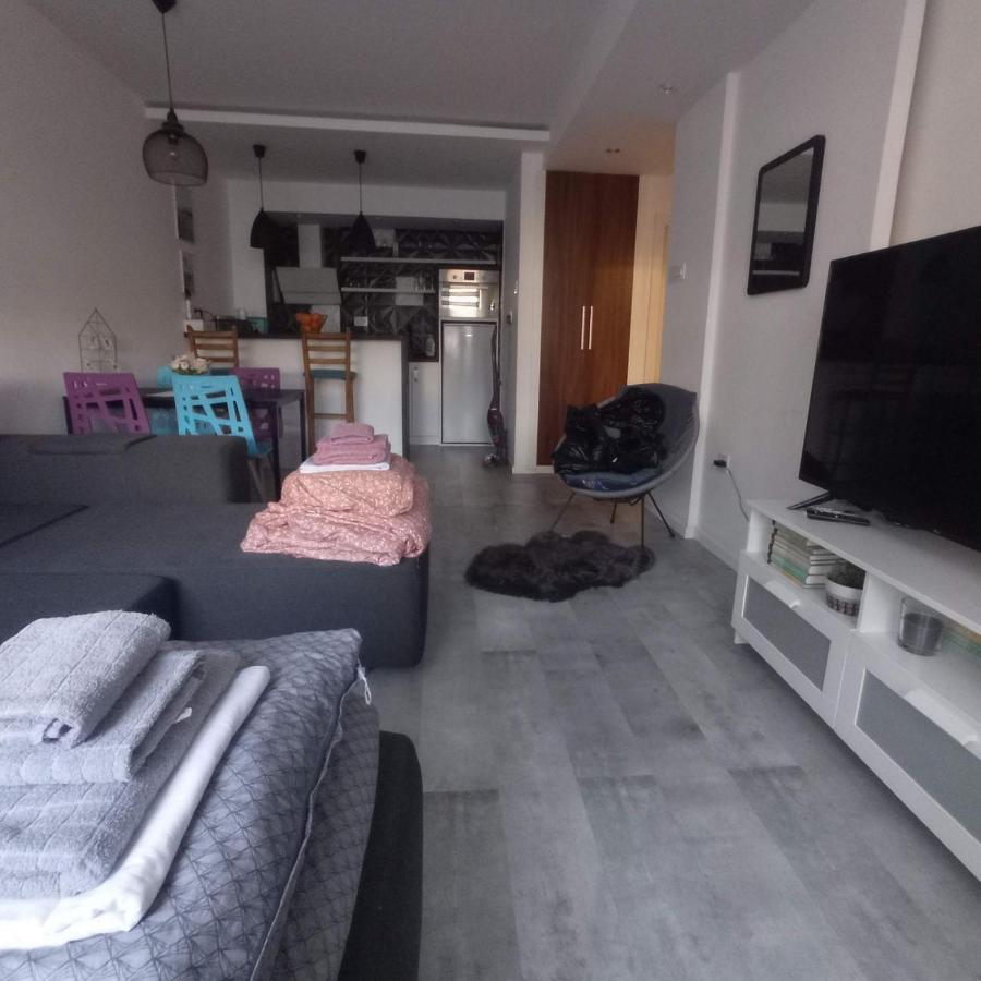 Apartment Chill Out *